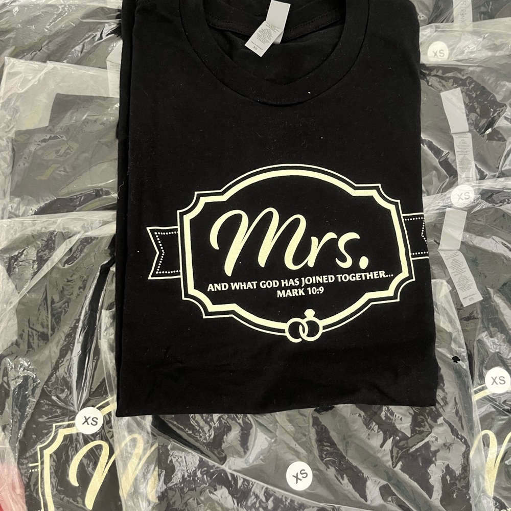 Black 'Mrs.' Graphic T-Shirt